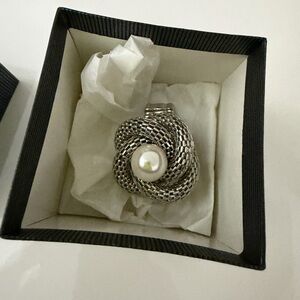 Elegant Silver and Pearl Women's Ring